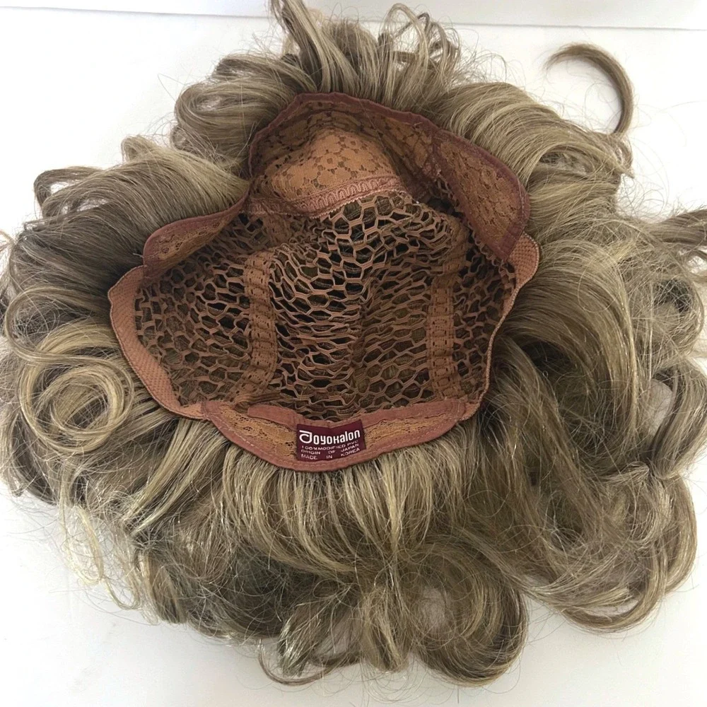 Toyokalon Synthetic Curly Wig Womens OS Ash Blonde Layered Volume